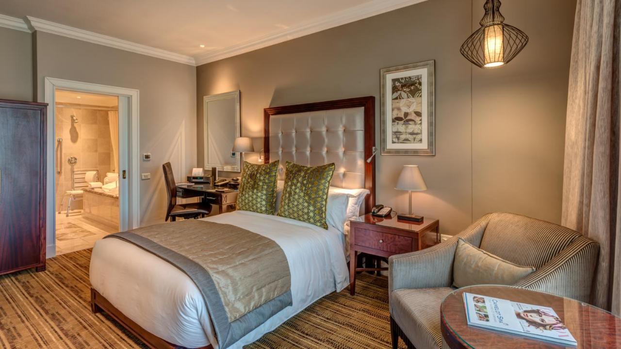 Intercontinental Johannesburg Or Tambo Airport Hotel By Ihg Кемптън Парк Екстериор снимка
