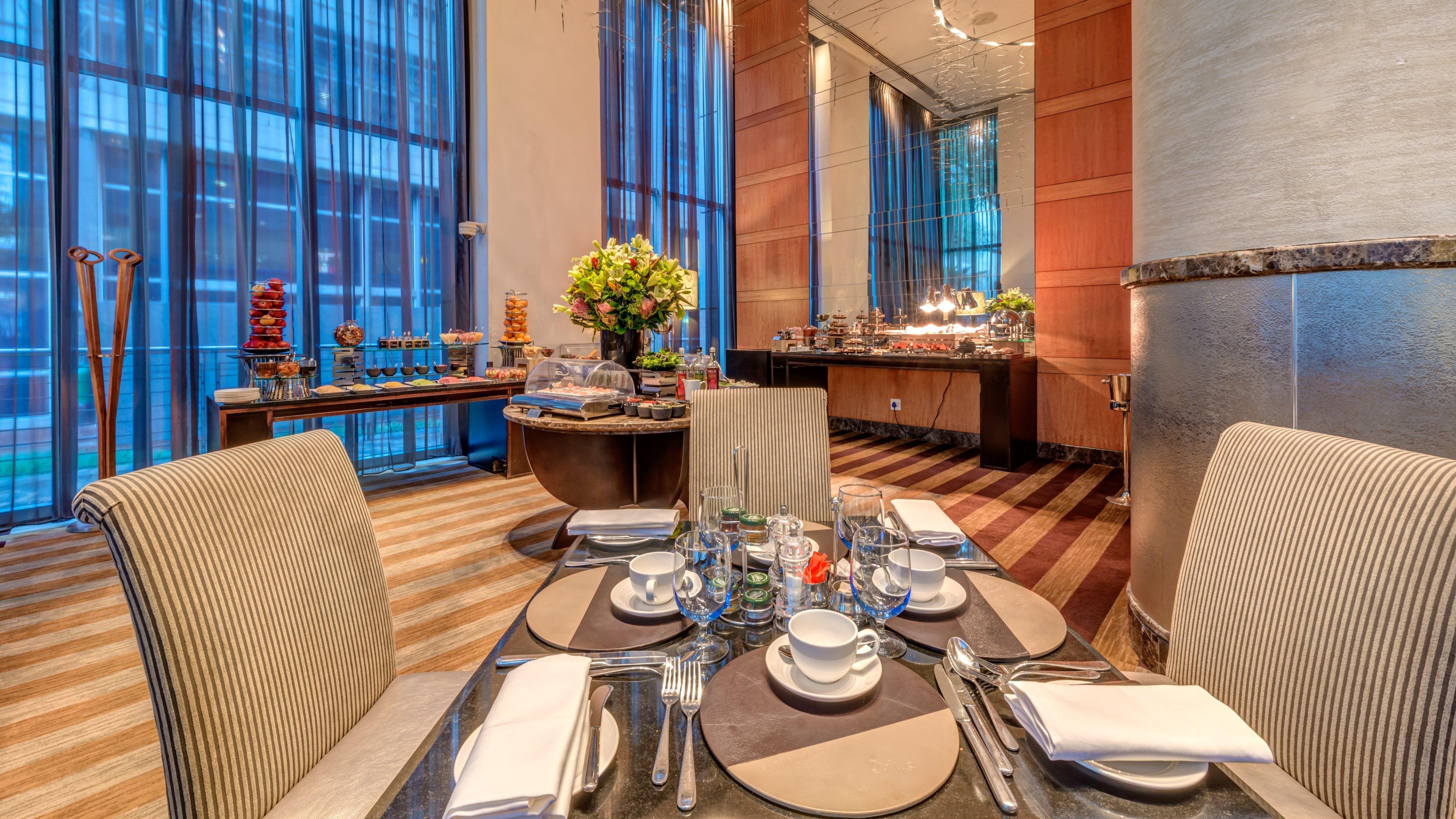 Intercontinental Johannesburg Or Tambo Airport Hotel By Ihg Кемптън Парк Екстериор снимка The Club Lounge at the Ritz-Carlton, Dubai