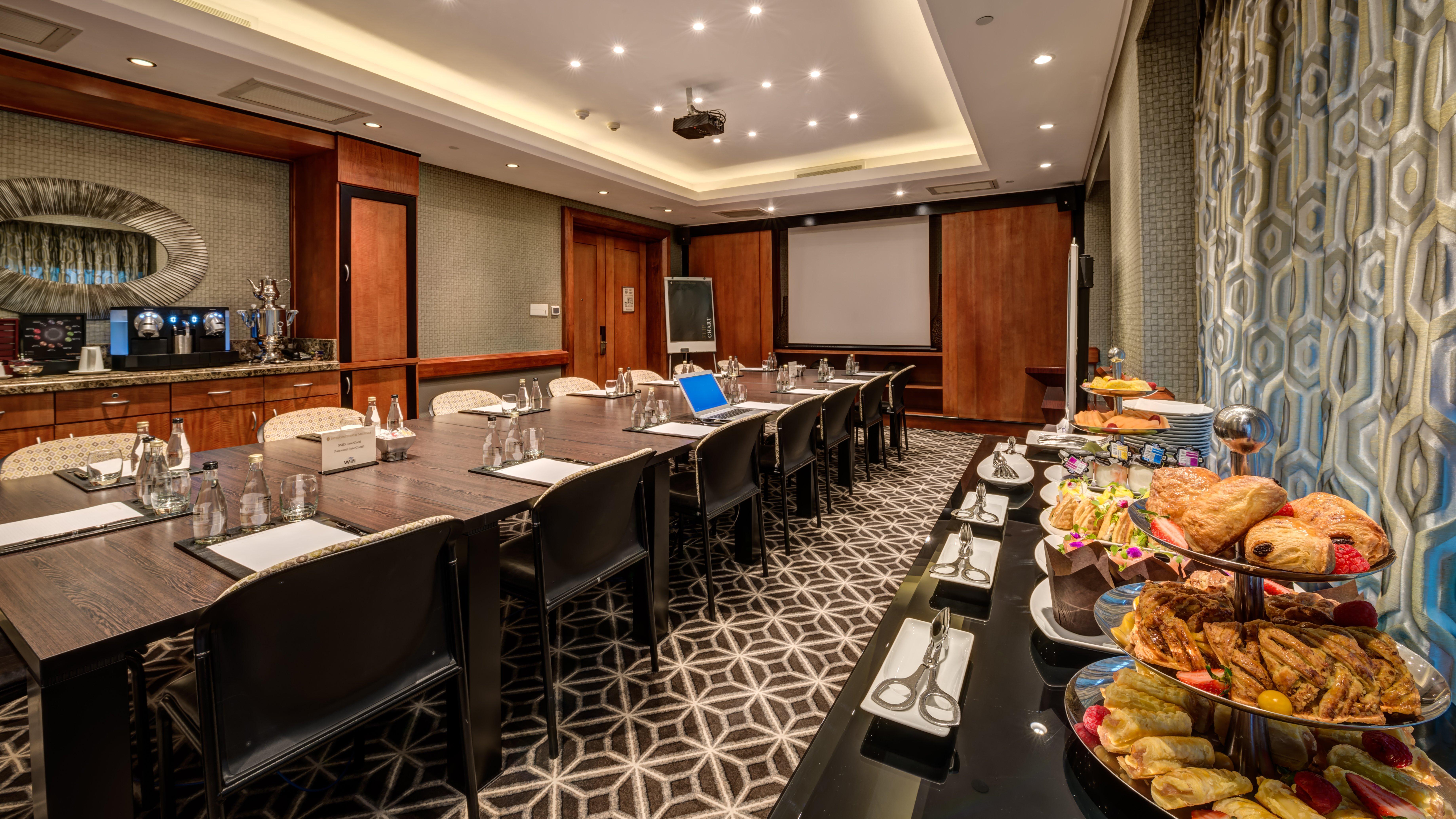 Intercontinental Johannesburg Or Tambo Airport Hotel By Ihg Кемптън Парк Екстериор снимка Meeting room at the hotel