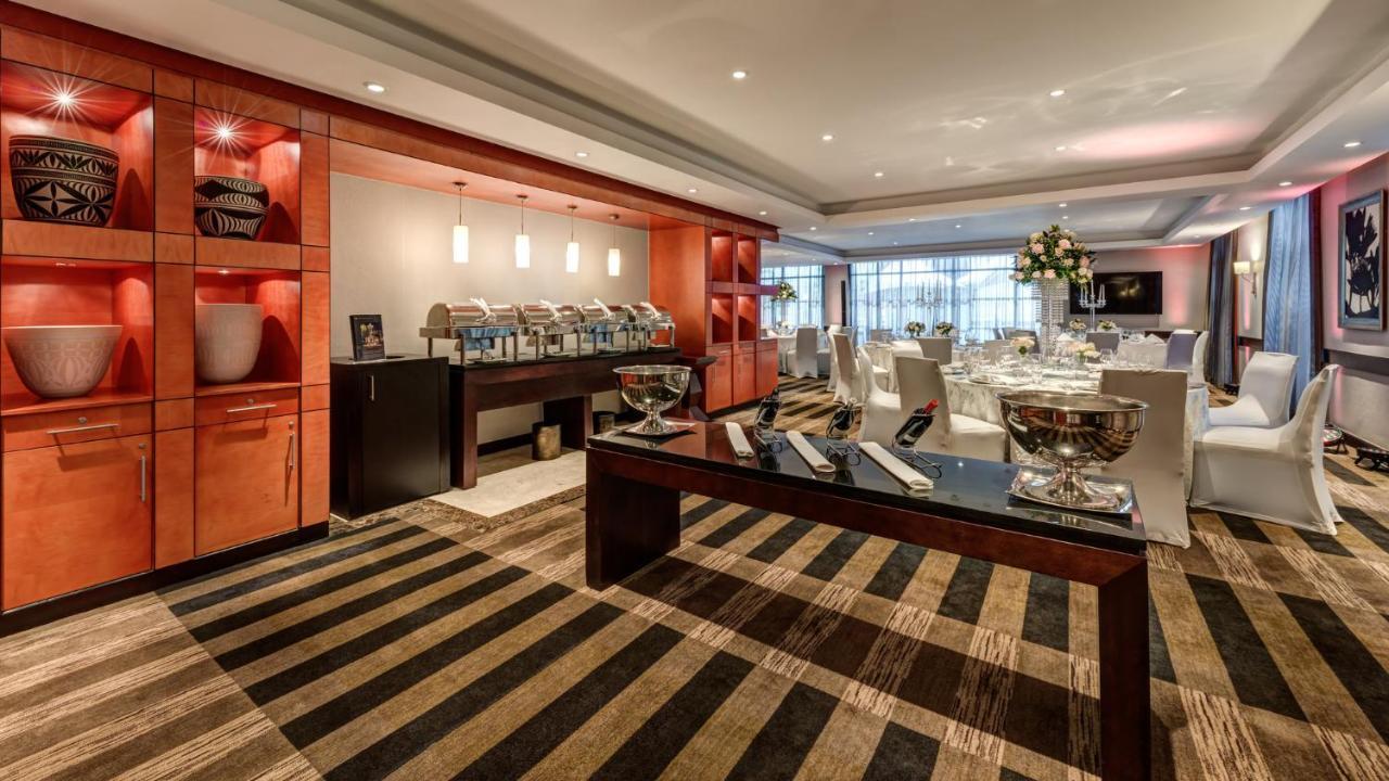 Intercontinental Johannesburg Or Tambo Airport Hotel By Ihg Кемптън Парк Екстериор снимка The Club at London Heathrow Airport