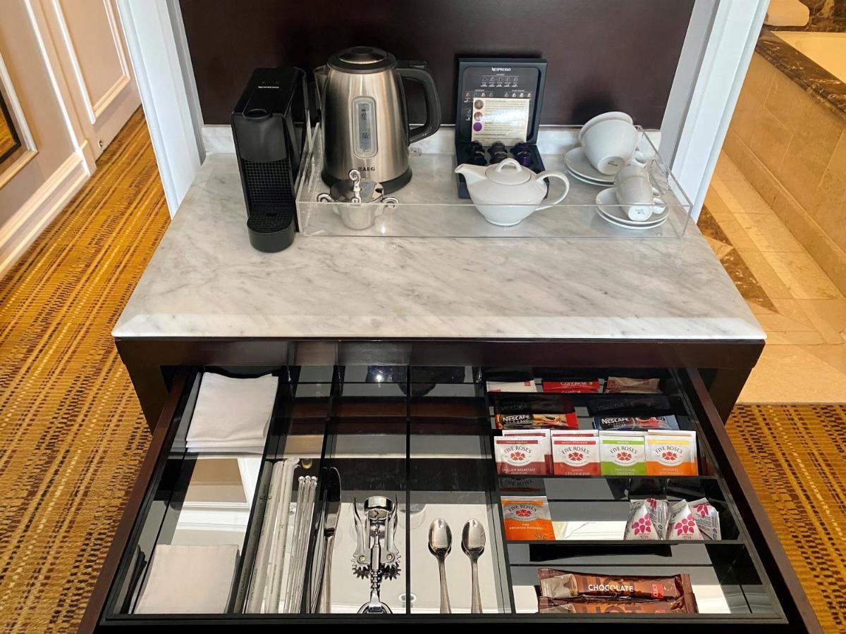 Intercontinental Johannesburg Or Tambo Airport Hotel By Ihg Кемптън Парк Екстериор снимка A drawer with a Nespresso machine