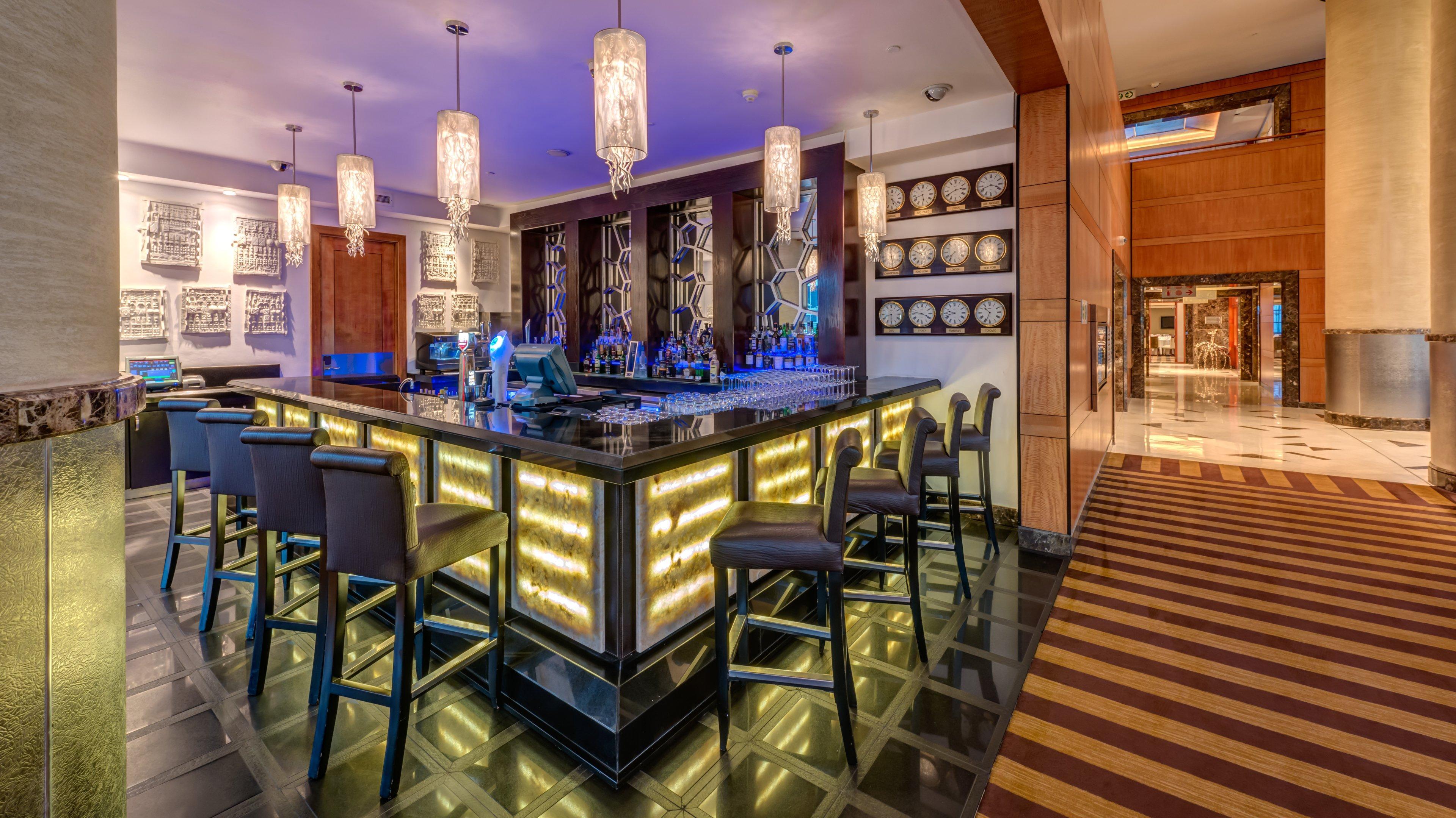 Intercontinental Johannesburg Or Tambo Airport Hotel By Ihg Кемптън Парк Екстериор снимка The bar at the hotel