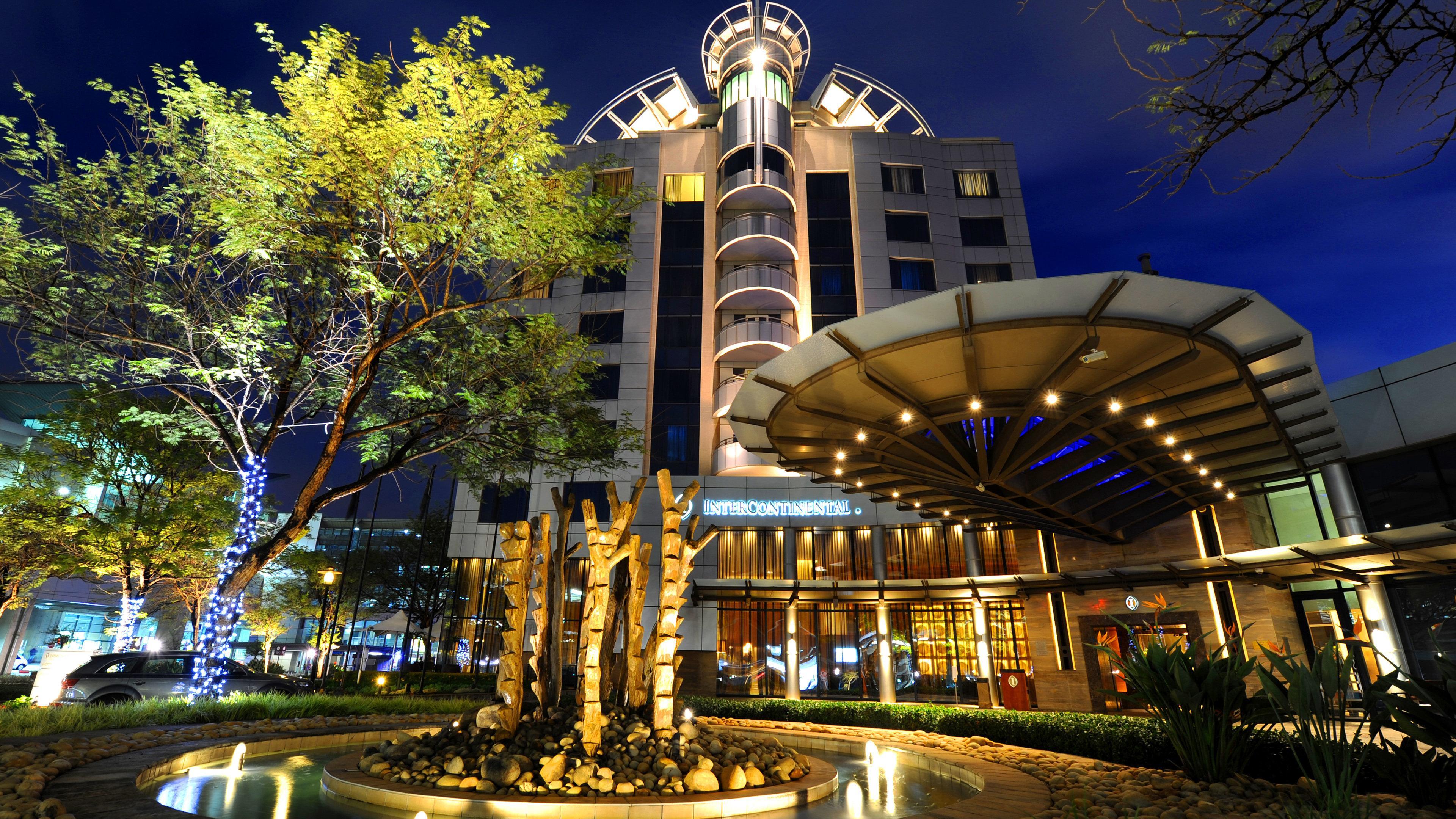 Intercontinental Johannesburg Or Tambo Airport Hotel By Ihg Кемптън Парк Екстериор снимка The Royal