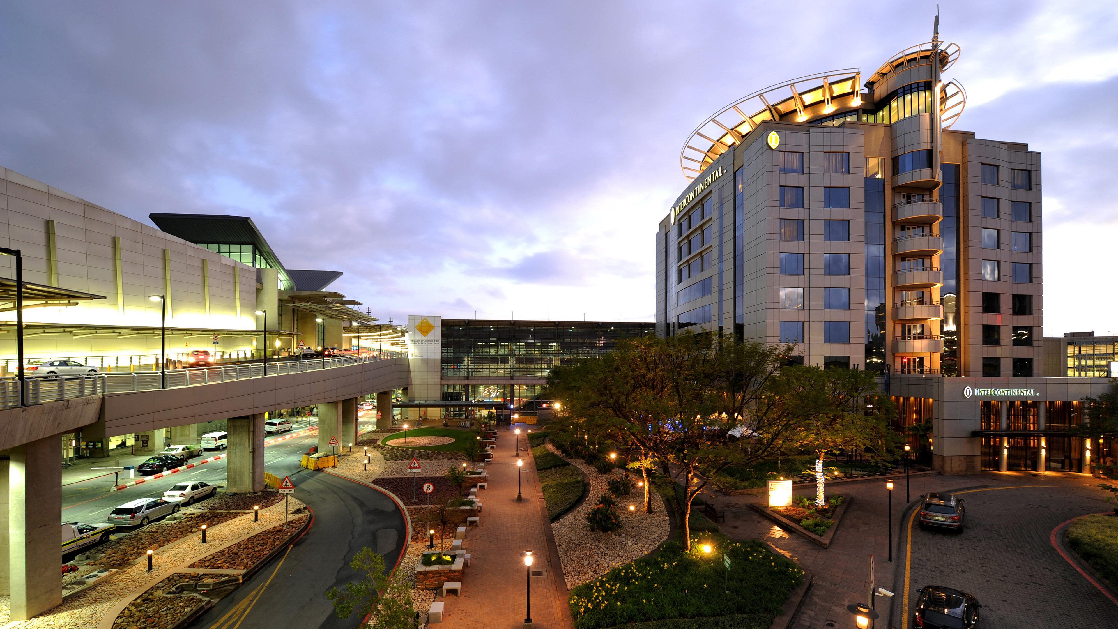Intercontinental Johannesburg Or Tambo Airport Hotel By Ihg Кемптън Парк Екстериор снимка The Village at San Diego International Airport