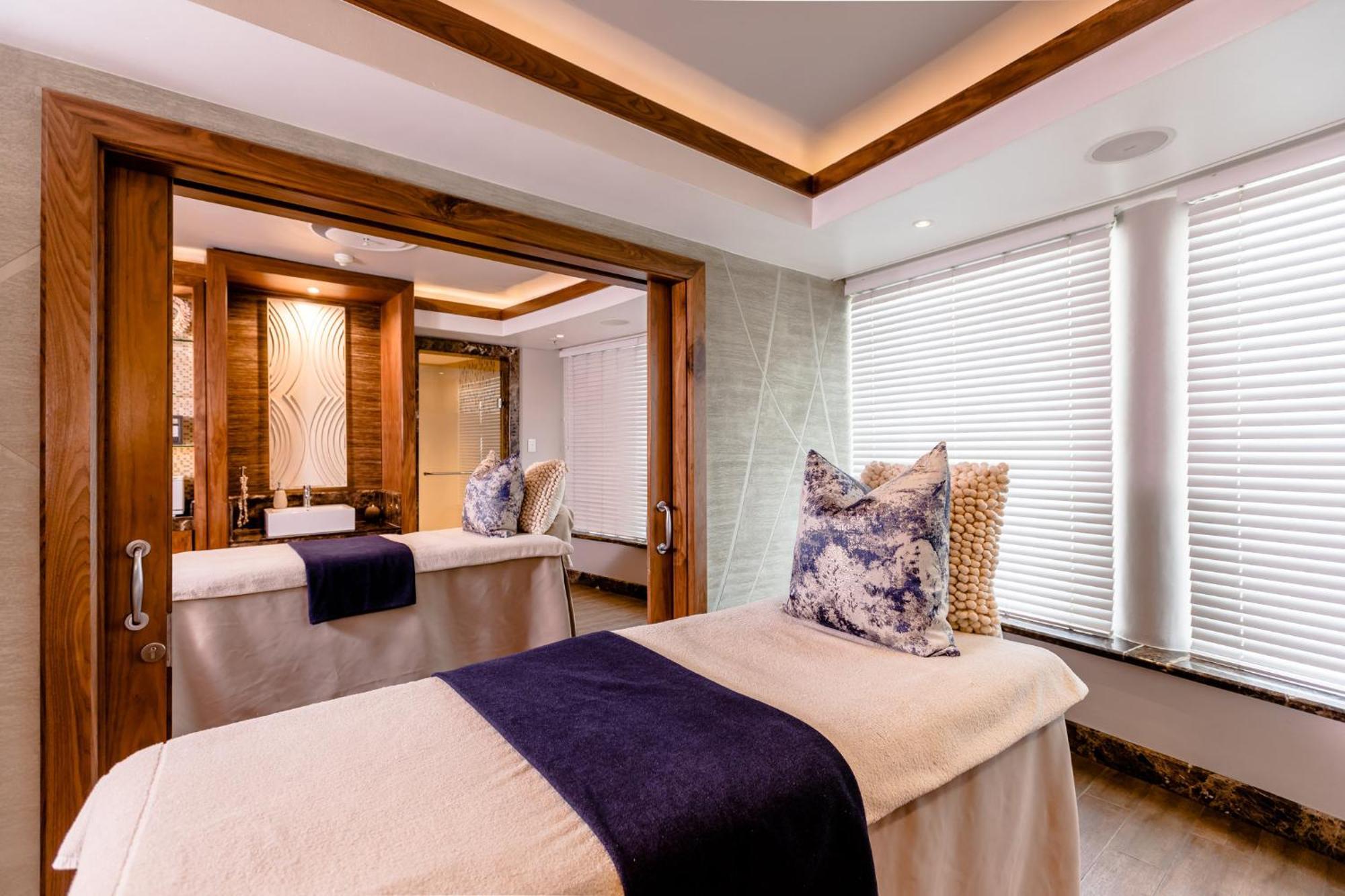 Intercontinental Johannesburg Or Tambo Airport Hotel By Ihg Кемптън Парк Екстериор снимка The Spa at The Dorchester